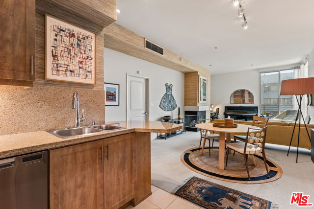267 S San Pedro Street, Los Angeles CA: https://media.crmls.org/mediaz/2eff367a-9ab5-48d5-a9dc-ec2da8b977b2.jpg