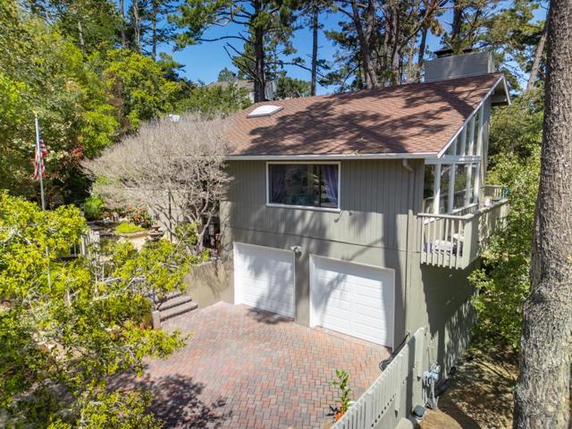 6 Stratford Place, Monterey CA: https://media.crmls.org/mediaz/2eff4117-e60a-40a5-a4da-4e781eb435bc.jpg