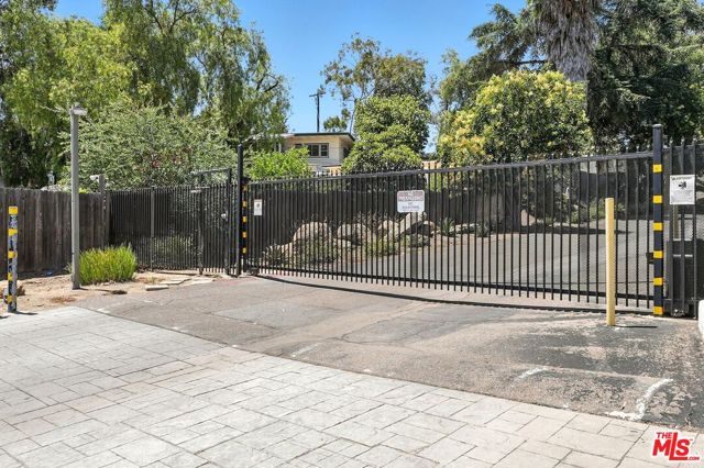 830 W Lincoln Avenue, Escondido CA: https://media.crmls.org/mediaz/2effb981-36e7-463b-ba1d-1146f697b008.jpg