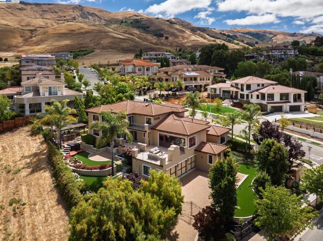 44506 Vista Grande Court, Fremont CA: https://media.crmls.org/mediaz/2f0022ef-72ed-43ce-89ed-5c2055aae198.jpg