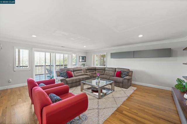 628 Sugarloaf Ct, Walnut Creek CA: https://media.crmls.org/mediaz/2f00b87c-046f-4a9f-b915-0d8aff35325c.jpg
