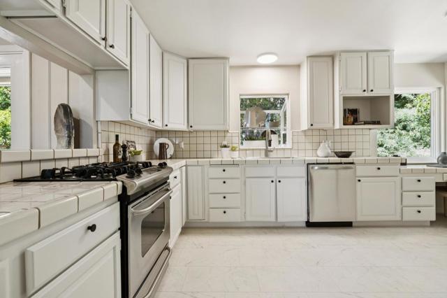 10605 Berkshire Drive, Los Altos Hills CA: https://media.crmls.org/mediaz/2f00e228-3d9a-4307-af3f-b4a1cba86beb.jpg