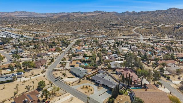 7458 Cardillo Trail, Yucca Valley CA: https://media.crmls.org/mediaz/2f00f0e9-91a3-4471-bf2c-3238cb1c3db2.jpg
