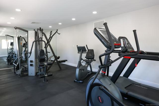 5033 Los Morros Way, Oceanside CA: https://media.crmls.org/mediaz/2f011c57-d954-4bb3-a8dd-e98a354520b1.jpg