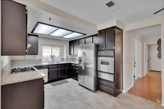 632 Paseo Rio, Vista CA: https://media.crmls.org/mediaz/2f0147b1-bb4d-4ec0-874a-14503244d266.jpg
