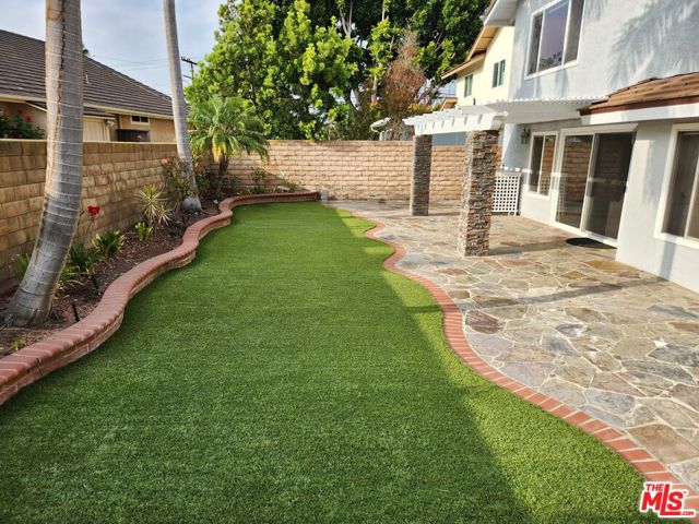 6415 Bradley Place, Los Angeles CA: https://media.crmls.org/mediaz/2f01a400-d44e-477f-8076-1113e78d7a0f.jpg
