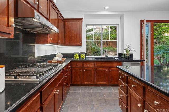 Detail Gallery Image 14 of 50 For 523 Samuel Ct, Encinitas,  CA 92024 - 4 Beds | 4/1 Baths