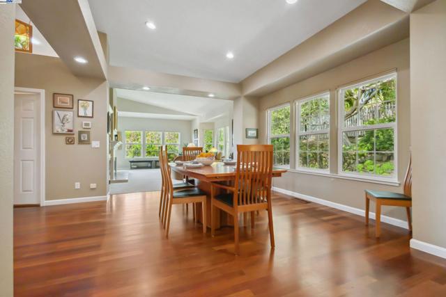 3565 Star Ridge Rd, Hayward CA: https://media.crmls.org/mediaz/2f021572-f771-4f0c-94bb-00b8df98271e.jpg