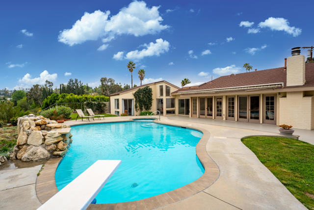 5324 Felice Place, Woodland Hills CA: https://media.crmls.org/mediaz/2f023d23-9d64-42d7-a0cc-837ead466b45.jpg