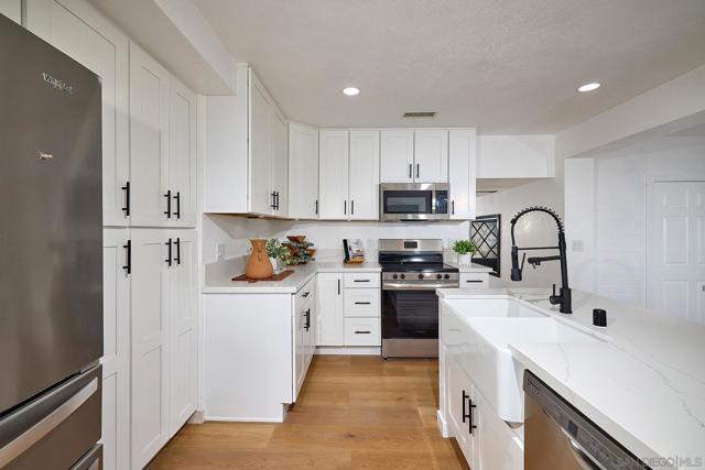 6185 Alpine Blvd, Alpine CA: https://media.crmls.org/mediaz/2f023f75-1af4-4e8e-9f96-26f4427f3370.jpg