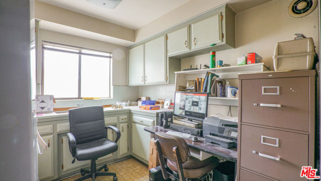 275 S Marengo Avenue, Pasadena CA: https://media.crmls.org/mediaz/2f029647-249b-4647-b297-0daa420f8180.jpg