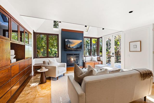 Detail Gallery Image 13 of 46 For 1765 Ivy Rd, Oceanside,  CA 92054 - 4 Beds | 3/1 Baths