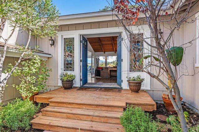 Detail Gallery Image 2 of 45 For 31424 Lilac Rd, Valley Center,  CA 92082 - 3 Beds | 3/1 Baths