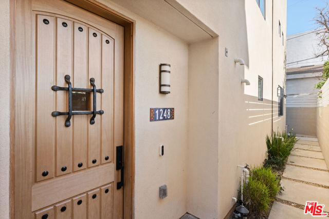 1248 S Bronson Avenue, Los Angeles CA: https://media.crmls.org/mediaz/2f0301e3-5289-4880-bfb8-a2dead563283.jpg