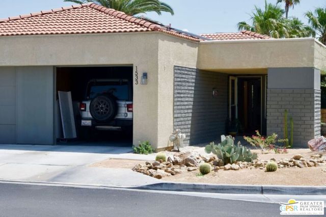 1533 N Sunflower Court, Palm Springs CA: https://media.crmls.org/mediaz/2f0321d4-c159-4387-9600-f82ffa45573e.jpg