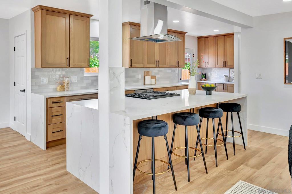 MLS #250034305SD img 11