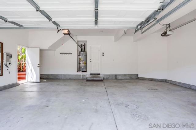 5423 Foxtail Loop, Carlsbad CA: https://media.crmls.org/mediaz/2f036cc7-98cd-472c-90c0-ac1e0a2cea9d.jpg