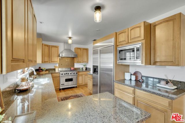 4300 Laurelgrove Avenue, Studio City CA: https://media.crmls.org/mediaz/2f0370f3-1625-44aa-adf4-159d13be482a.jpg