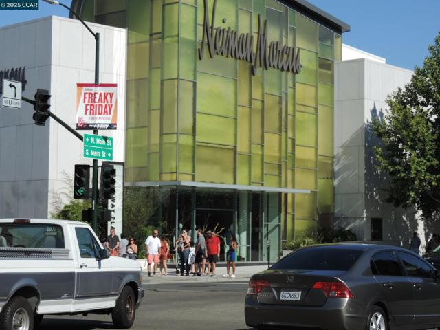 470 N Civic Dr., Walnut Creek CA: https://media.crmls.org/mediaz/2f03afd7-8cc4-4655-9353-9866bac606f6.jpg