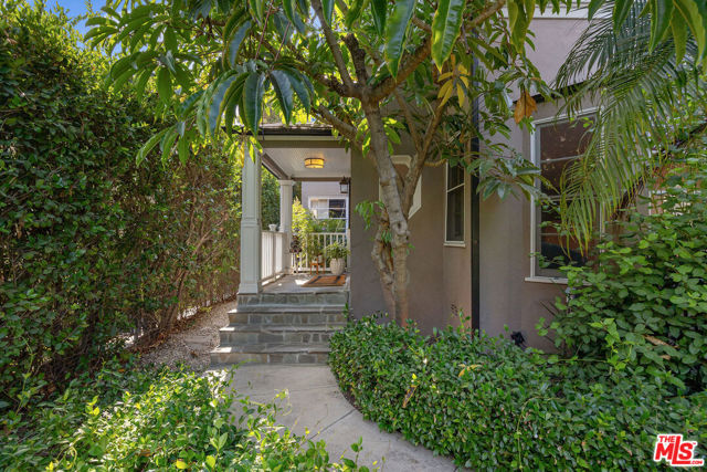651 N Kilkea Drive, Los Angeles CA: https://media.crmls.org/mediaz/2f040880-dcb4-4948-887a-41bd4d8dc6cd.jpg