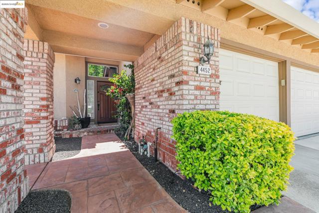 4452 Pronghorn Ct, Antioch CA: https://media.crmls.org/mediaz/2f04158f-fdb5-4536-b962-44adbd7788c8.jpg