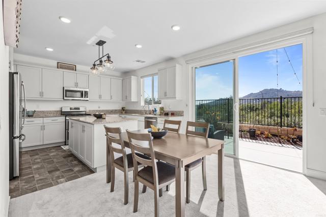 Detail Gallery Image 12 of 30 For 35076 Hacienda Heights, Fallbrook,  CA 92028 - 4 Beds | 3 Baths