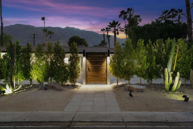 505 N Camino Real, Palm Springs CA: https://media.crmls.org/mediaz/2f047e8d-450e-44af-8997-faa2974d802e.jpg