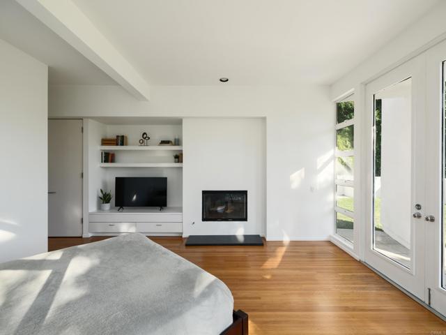 421 Serpentine Drive, Del Mar CA: https://media.crmls.org/mediaz/2f0499bc-8deb-434e-b04b-a7725983814f.jpg