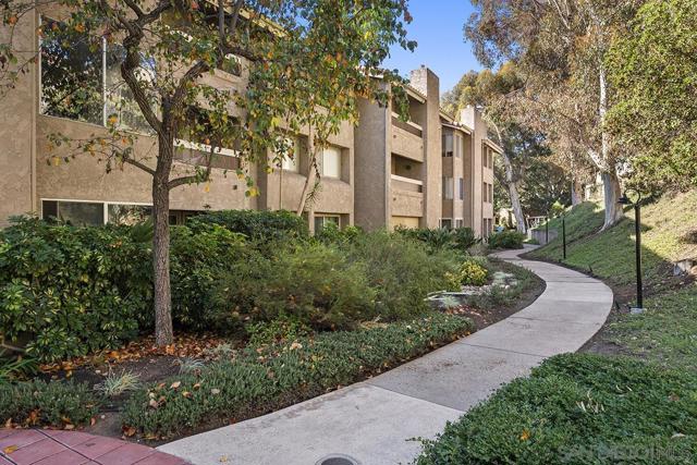 10400 caminito Cuervo, San Diego CA: https://media.crmls.org/mediaz/2f04b084-a02a-4161-8761-5946ee40ece8.jpg