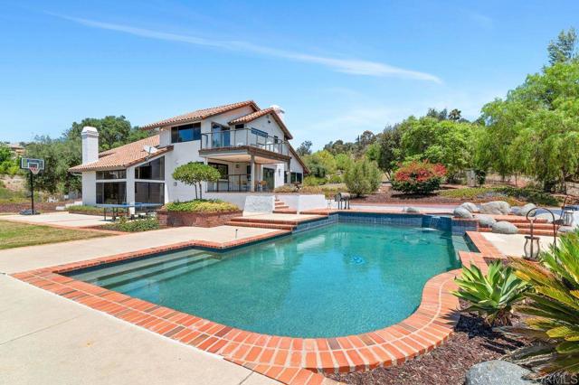 3453 Via Loma Vista, Escondido CA: https://media.crmls.org/mediaz/2f058af0-1d67-435f-b828-5dfb243caaee.jpg