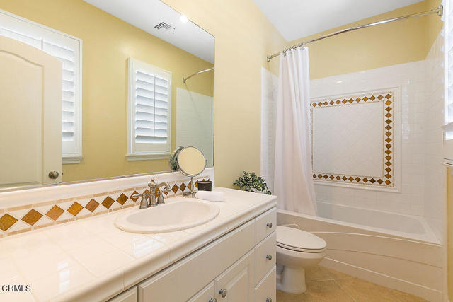 1464 Twin Tides Place, Oxnard CA: https://media.crmls.org/mediaz/2f058e8a-0f45-4253-bcd8-21559c04442e.jpg