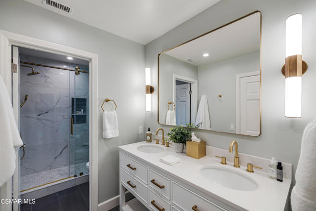 1660 Valecroft Avenue, Westlake Village CA: https://media.crmls.org/mediaz/2f05ba95-41f1-42bc-bf5e-83b26c69243a.jpg