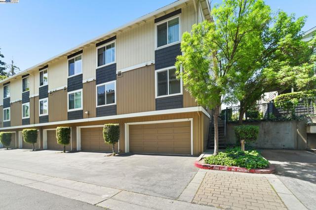 2575 Easton Way, San Jose CA: https://media.crmls.org/mediaz/2f060269-54e3-45df-8d2b-6c3aa4d80fbb.jpg