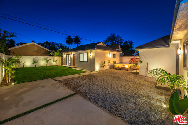 5325 S Victoria Avenue, Los Angeles CA: https://media.crmls.org/mediaz/2f069d87-fec6-4691-b125-aa93e4fa936c.jpg