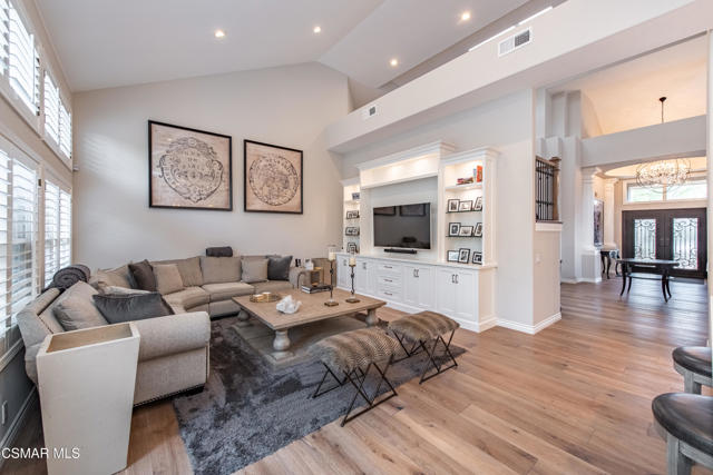 48 Golden Glen Drive, Simi Valley CA: https://media.crmls.org/mediaz/2f070020-c73d-48d6-9fa5-8475b015c7b7.jpg