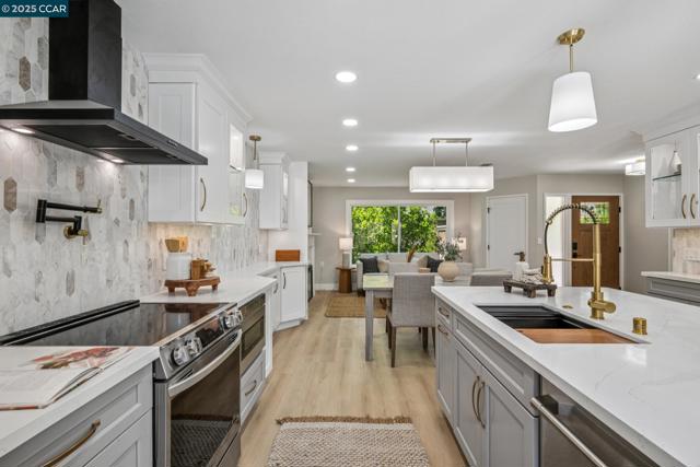 1736 Golden Rain Rd, Walnut Creek CA: https://media.crmls.org/mediaz/2f0733ce-3f71-4475-b7ba-73883016ee45.jpg