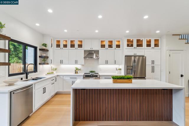 1126 Brighton Ave, Albany CA: https://media.crmls.org/mediaz/2f076781-c268-4bcf-8373-31162177570a.jpg