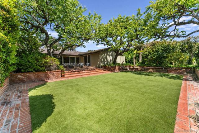 2315 Avenida De La Playa, La Jolla CA: https://media.crmls.org/mediaz/2f077e8c-e69a-4bdc-9a96-0e45a2ac1e73.jpg