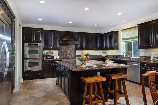 7319 Paseo Capuchina, Carlsbad CA: https://media.crmls.org/mediaz/2f07a38c-9e0c-4886-8cfe-015759686dd9.jpg