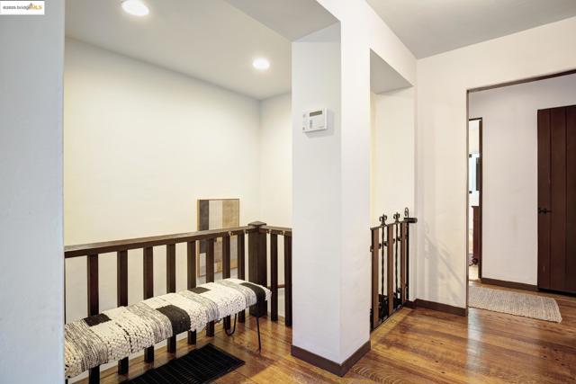 6257 Girvin Dr, Oakland CA: https://media.crmls.org/mediaz/2f07d2e7-8924-492e-8248-a7e750362477.jpg
