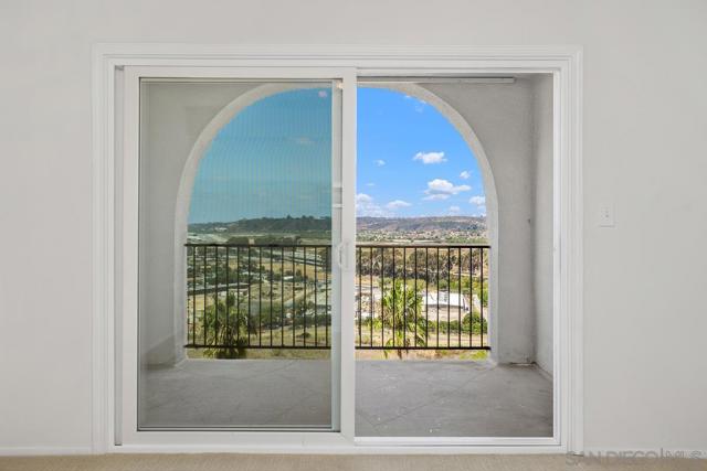 3606 Vista Rey, Oceanside CA: https://media.crmls.org/mediaz/2f07f4de-b8d4-4306-9feb-e28a4050ab34.jpg