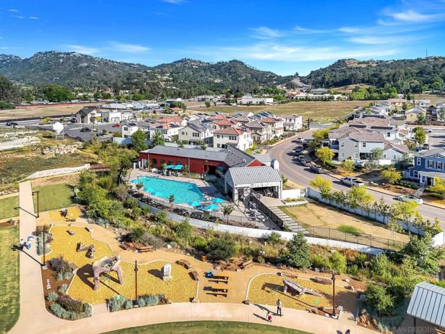 28079 Harvest Ct, Valley Center CA: https://media.crmls.org/mediaz/2f080470-08aa-407f-95b3-3b0dce32205c.jpg