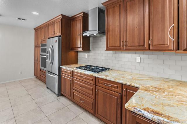 12027 Caminito Corriente, San Diego CA: https://media.crmls.org/mediaz/2f08563c-b293-4d47-bb0d-3e24cbef0ff3.jpg