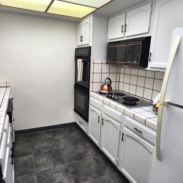 1500 Broadway, Burlingame CA: https://media.crmls.org/mediaz/2f0858b7-9b50-4369-bdc1-268ffeab8123.jpg