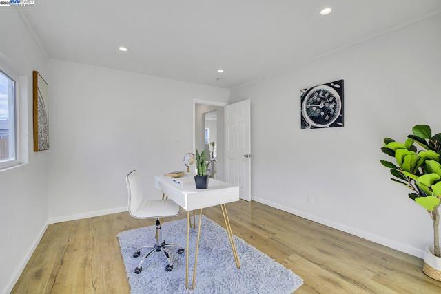 215 Isleton Ave, Oakland CA: https://media.crmls.org/mediaz/2f08cfa0-8095-44a0-8df9-b6c8b1b25f73.jpg