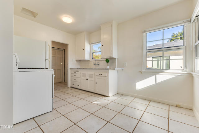 Detail Gallery Image 3 of 9 For 11471 Cumpston St, Los Angeles,  CA 91601 - 1 Beds | 1 Baths