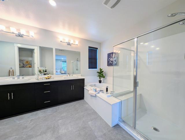 1380 Brookline Loop, Pleasanton CA: https://media.crmls.org/mediaz/2f09762b-f6a5-436f-b8c4-3a8939376323.jpg