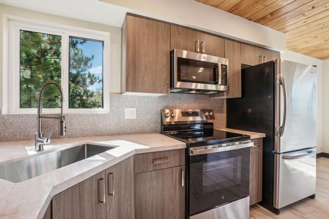 54091 Northridge, Idyllwild CA: https://media.crmls.org/mediaz/2f09ba95-531e-4fd4-ac28-fba4558f411e.jpg