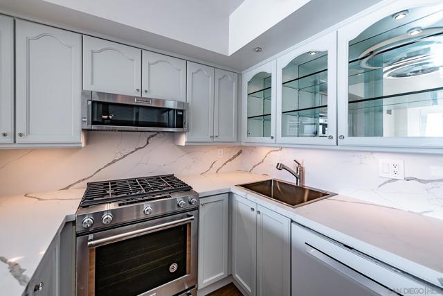 500 W Harbor Dr, San Diego CA: https://media.crmls.org/mediaz/2f0a1a86-5051-4c72-8e07-a87c1e2b50a2.jpg