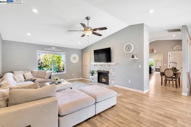 Image 14 of 44 For 8540 Bates Ct